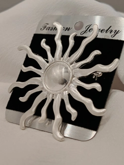 Брошь «Солнце» Pearl White