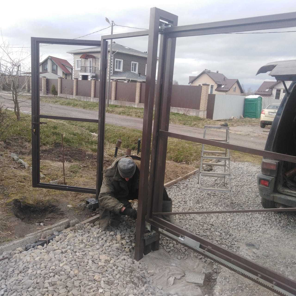 Откатные ворота 4\2+автоматикой с отдельностоящей калиткой д.Вайя Гатчинский район.
