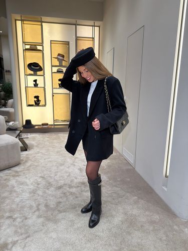 Пальто-пиджак с юбкой в черном цвете