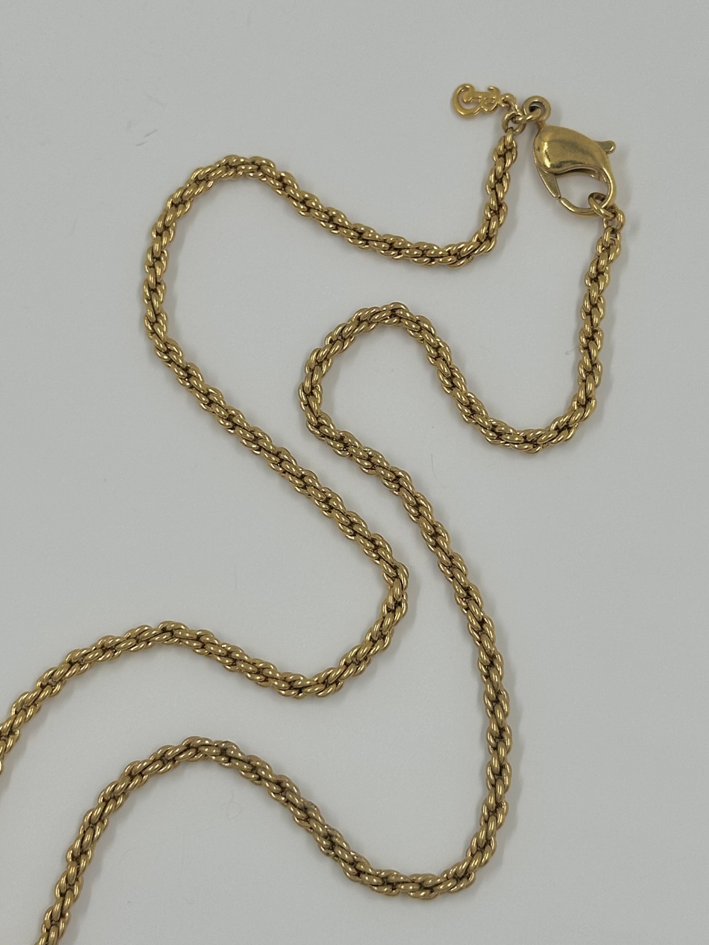 Кулон с коричневой эмалью и «жемчугом» Burberrys