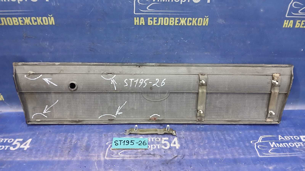 Вставка в багажник центральная TOYOTA CARINA 1993