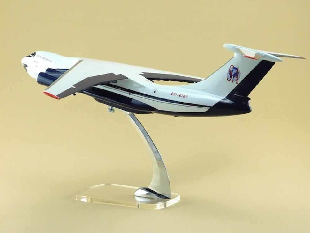 Модель самолета Ил-76ТД (М1:100, SOUTH AIRLINES)