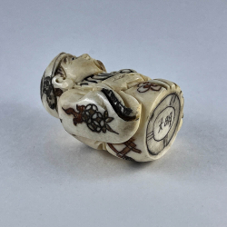 Статуэтка нэцкэ Эбису с карпом