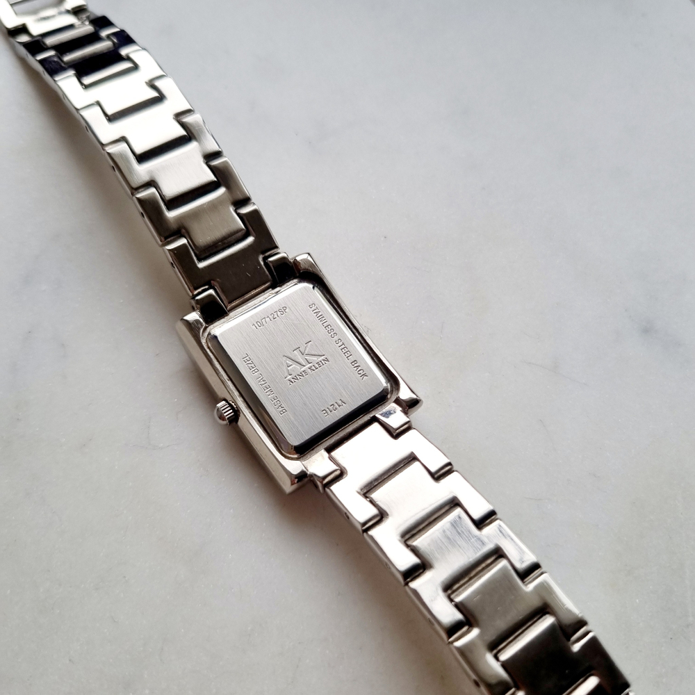Часы Anne Klein
