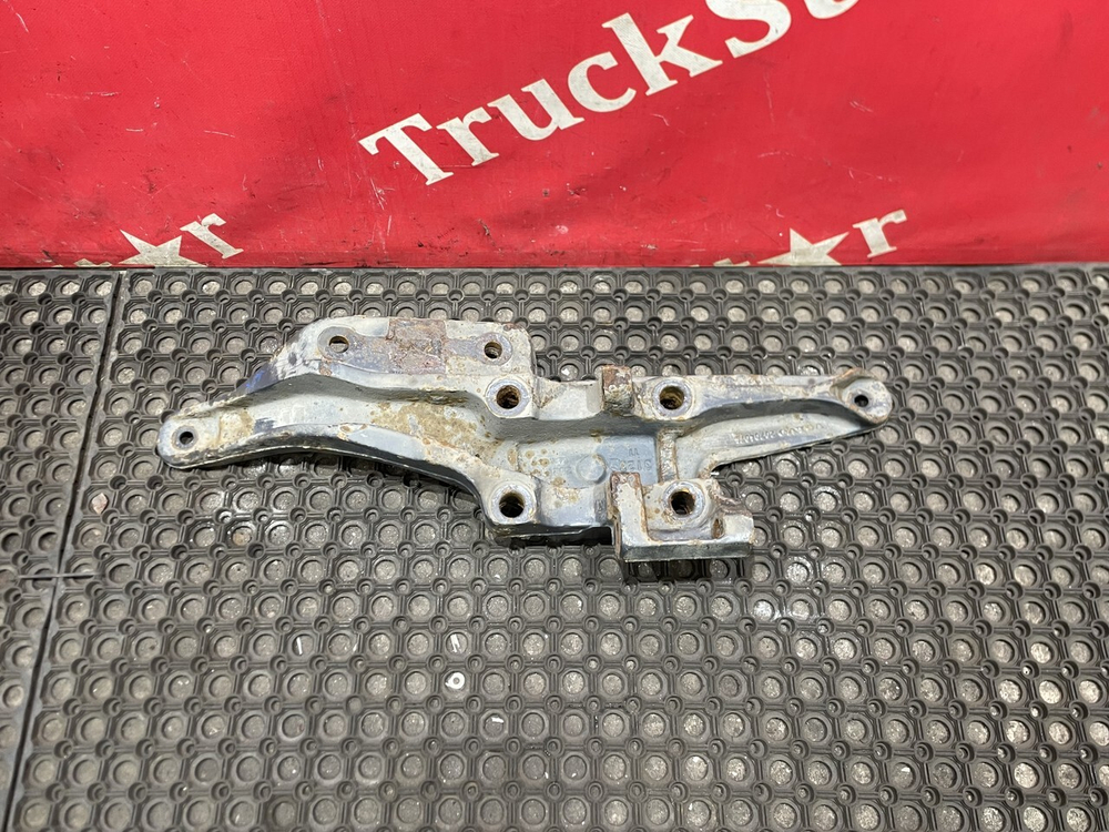 Кронштейн пневморессоры левый