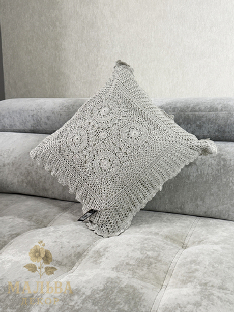 Подушка декоративная "Кружево" серо-оливковая 45x45x10см от J-LINE