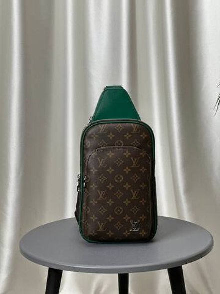 Сумка-слинг Louis Vuitton