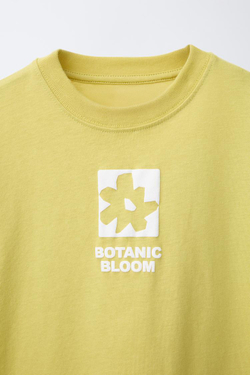 ZARA ФУТБОЛКА С РЕЛЬЕФНЫМ ПРИНТОМ, ОЛИВКОВЫЙ