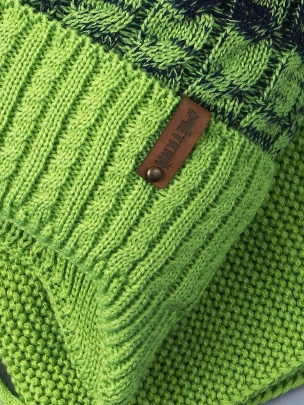 Шапка вязаная для мальчика на завязках и снуд