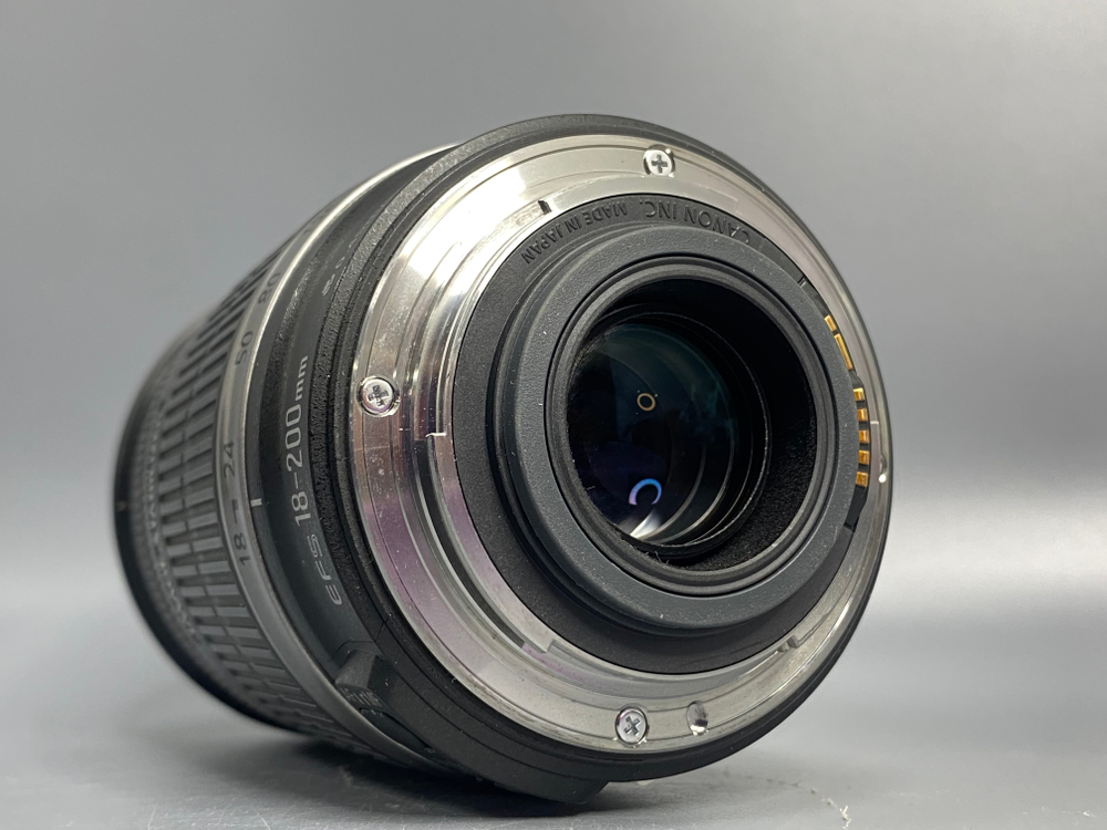Canon EF-S 18-200mm 3.5-5.6 IS