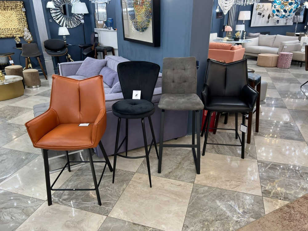 Полубарный стул SOHO черный