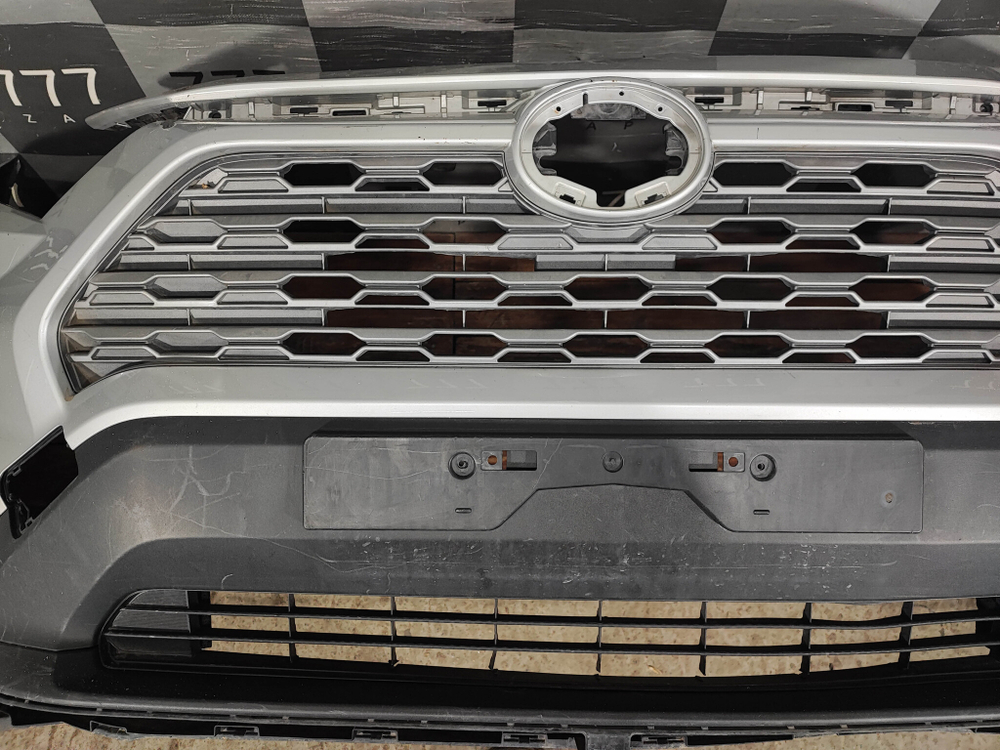 Бампер передний Toyota RAV4 V (XA50) 18-нв Б/У Оригинал 521190R925