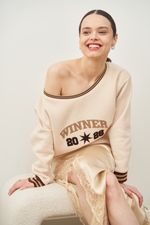 СВИТШОТ НА ОДНО ПЛЕЧО «WINNER» КРЕМ-БРЮЛЕ