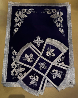 Бархатные покровцы с вышивкой фиолетовые