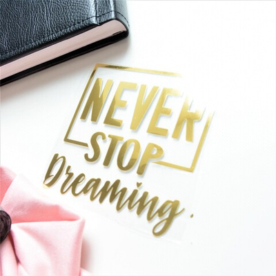 Надпись из термотрансферной пленки "Never Stop DREAMING", вариант 2
