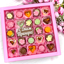 Шоколадный подарок "С Днём тренера. Цветы": шоколадка-надпись и 23 конфеты ручной работы