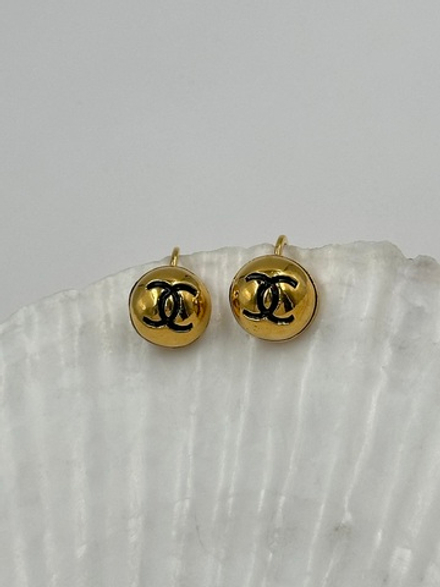 Миниатюрные клипсы с логотипом Chanel