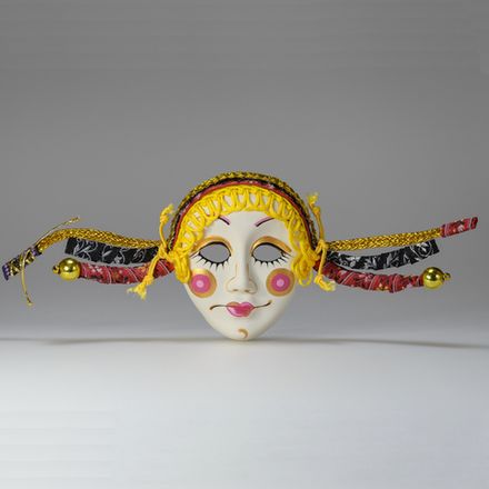 Интерьерная малая маска Девочка