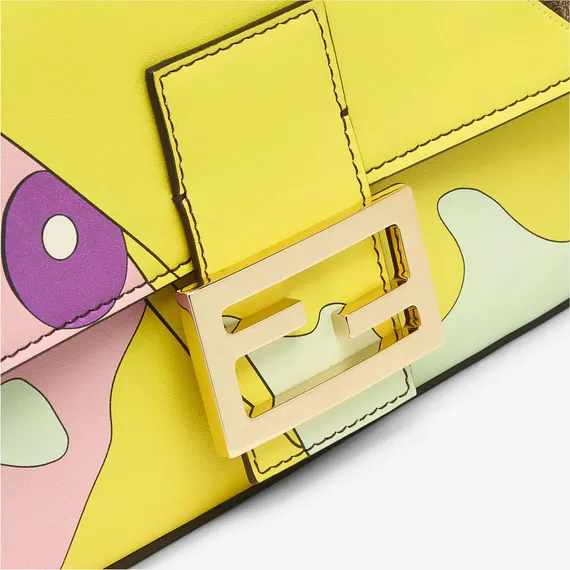 Сумка Fendi из глянцевой ткани FF со вставкой