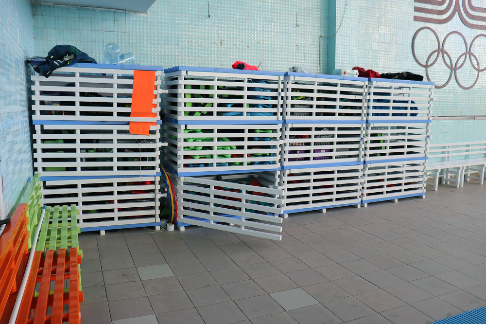 Шкаф-стеллаж 3-секционный закрывающийся