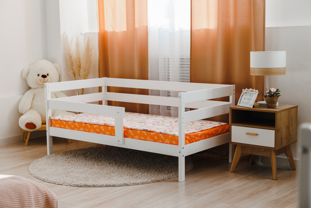 Кровать подростковая "Софа" 180*90 см белый 1 борт, (Pirogova wood)