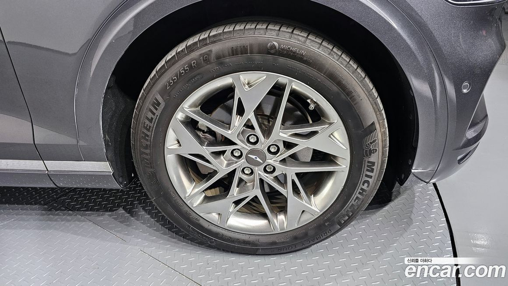 Genesis GV70 2.5T Бензин 2WD (01.2021)