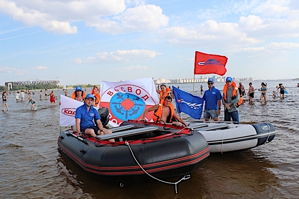 Лодка ПВХ Мнев и К Korsar Командор KMD-430Pro Чёрный