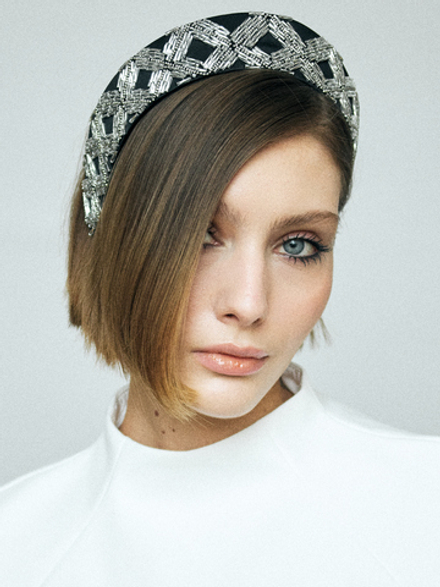 Кокошник S с серебристым стеклярусом