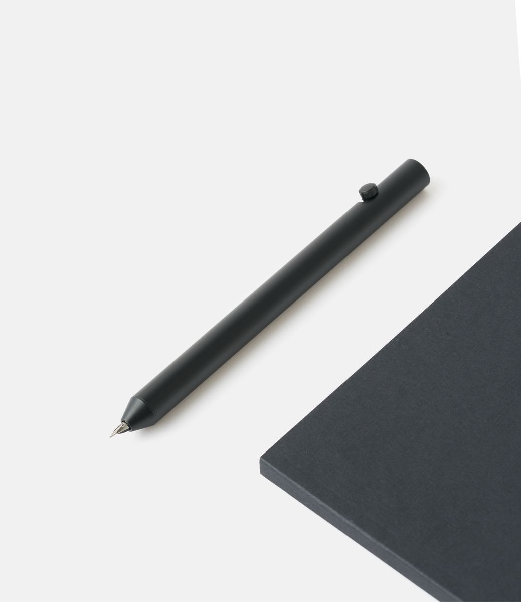 Ensso BOLT Fountain Pen Black Aluminum Set — перьевая ручка с выдвижным стержнем