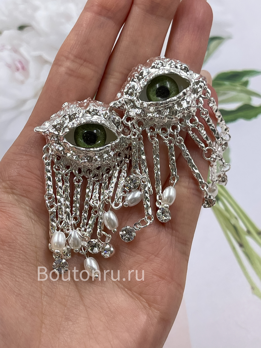 Серьги Скиапар. серебристые в форме глаза со стразами и жемчугом