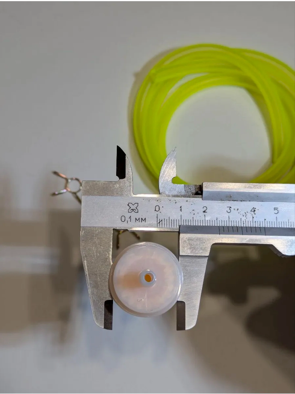 +t Шланг топливный маслобензостойкий с фильтром и хомутами