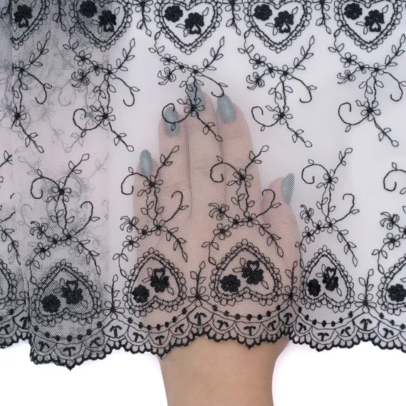 Вышивка на сетке черная 23 см