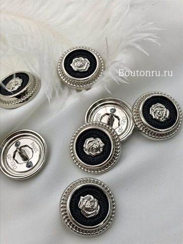 Пуговицы серебристые с розой и черной серединкой