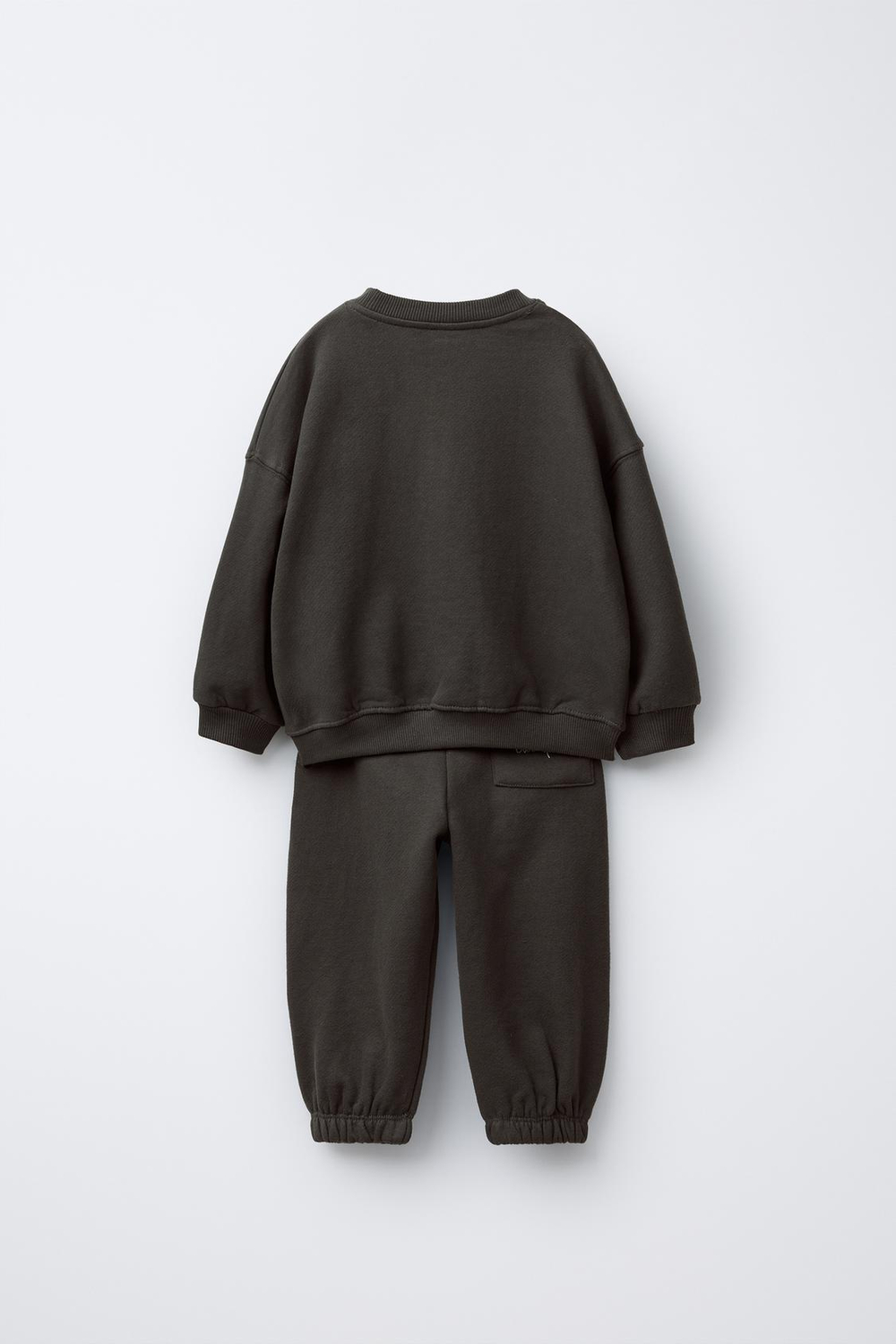 ZARA КОМПЛЕКТ ИЗ ТОЛСТОВКИ И БРЮК-ДЖОГГЕРОВ С ВЫШИТОЙ НАДПИСЬЮ, ЧЕРНЫЙ