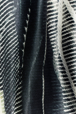 H&M - Glenn Martens Платье из атласа с принтом, черный