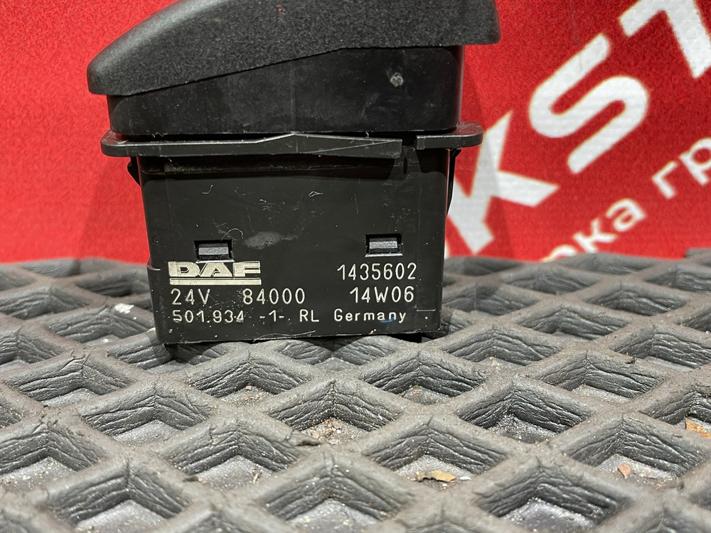 Кнопка освещения панели приборов