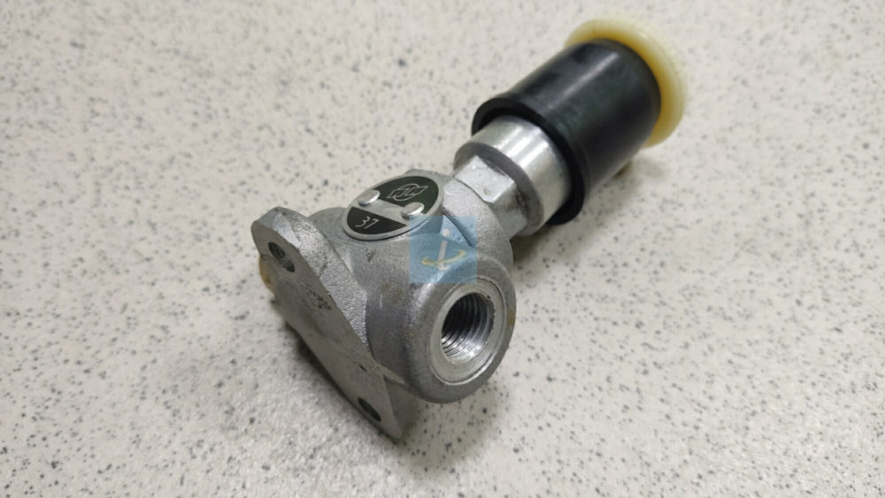 Насос топливопрокачивающий (предпусковой подкачки) 37.1141010