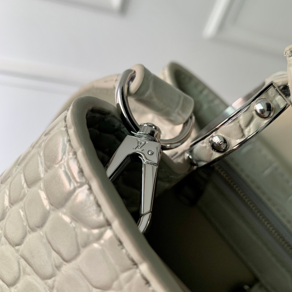 Louis Vuitton Capucines BB
