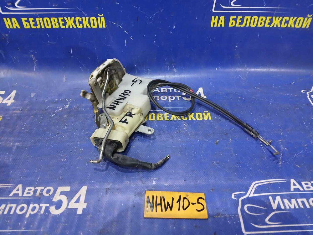Замок двери передней правой TOYOTA PRIUS 1998