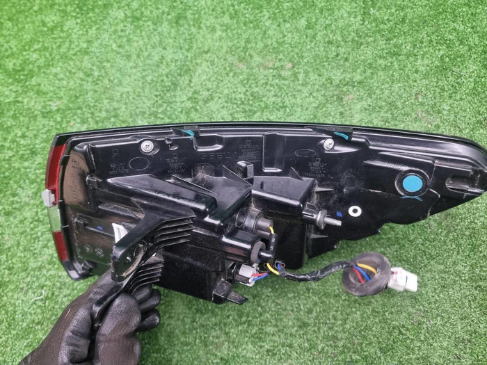 Фонарь левый внешний Geely Coolray (2019-2024)