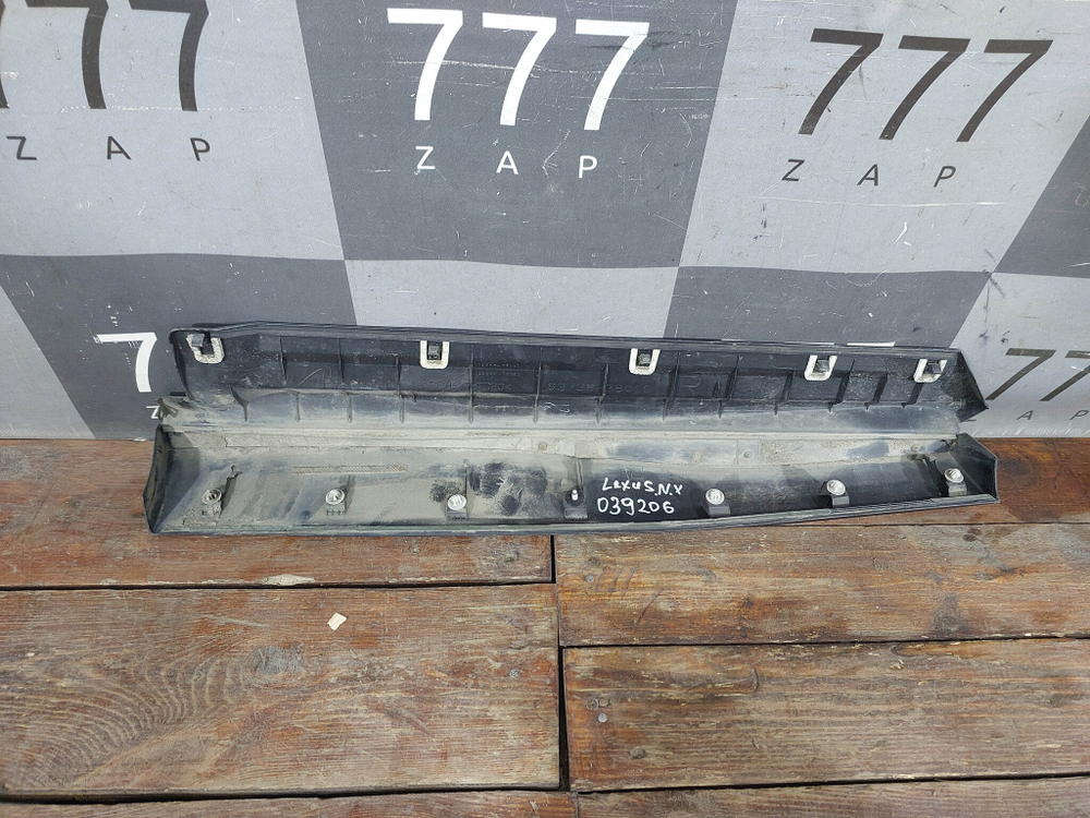 Накладка двери задней правой Lexus NX 1 14-21 Б/У Оригинал 7507778010