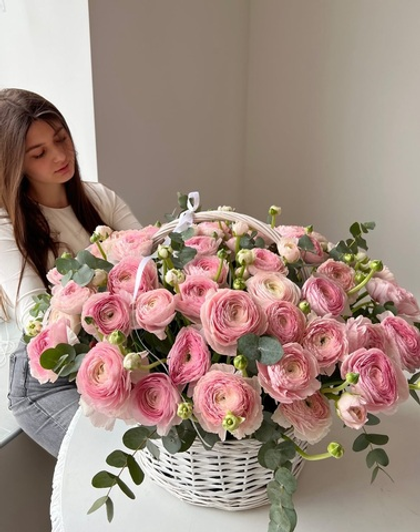 101 рануклюскс из Италии в корзине