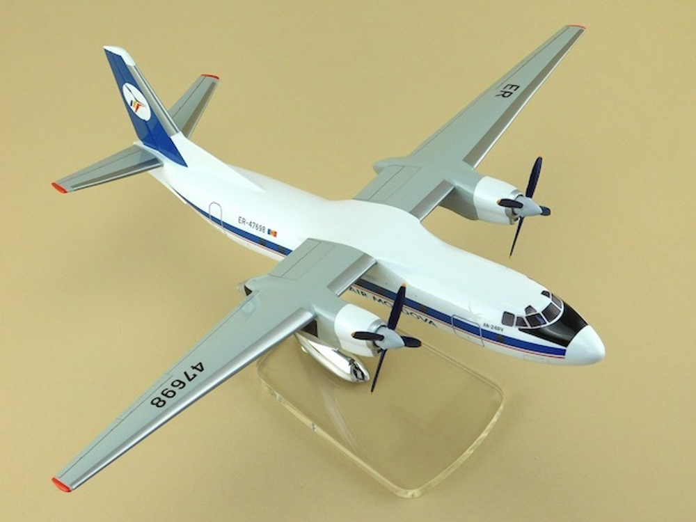 Модель самолета Ан-24РВ (М1:72, Air Moldova)
