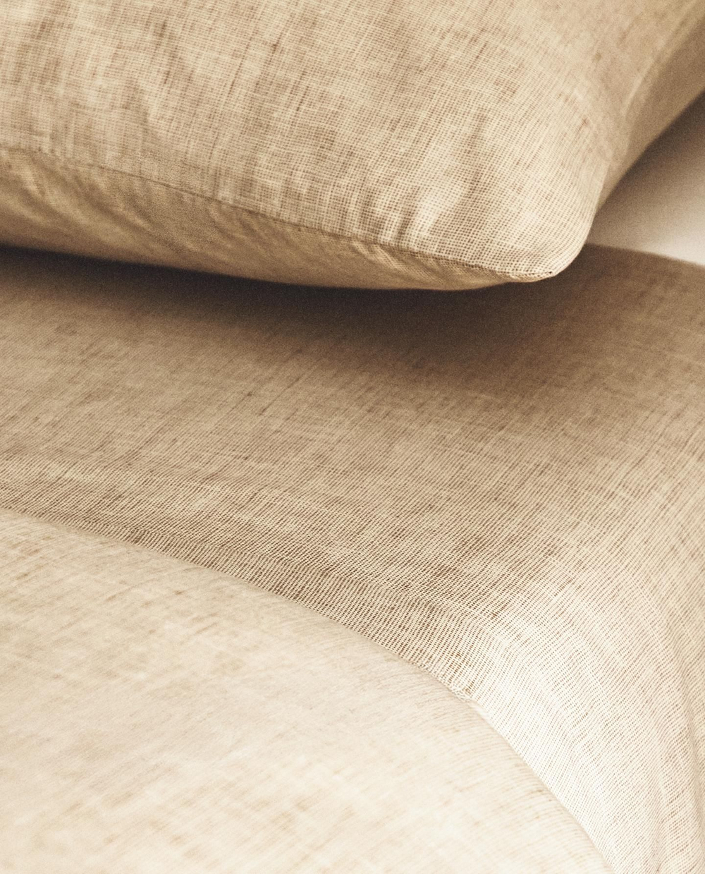 Zara Home - Простыня из сатина с текстурным эффектом, бежевый, 270x280 см