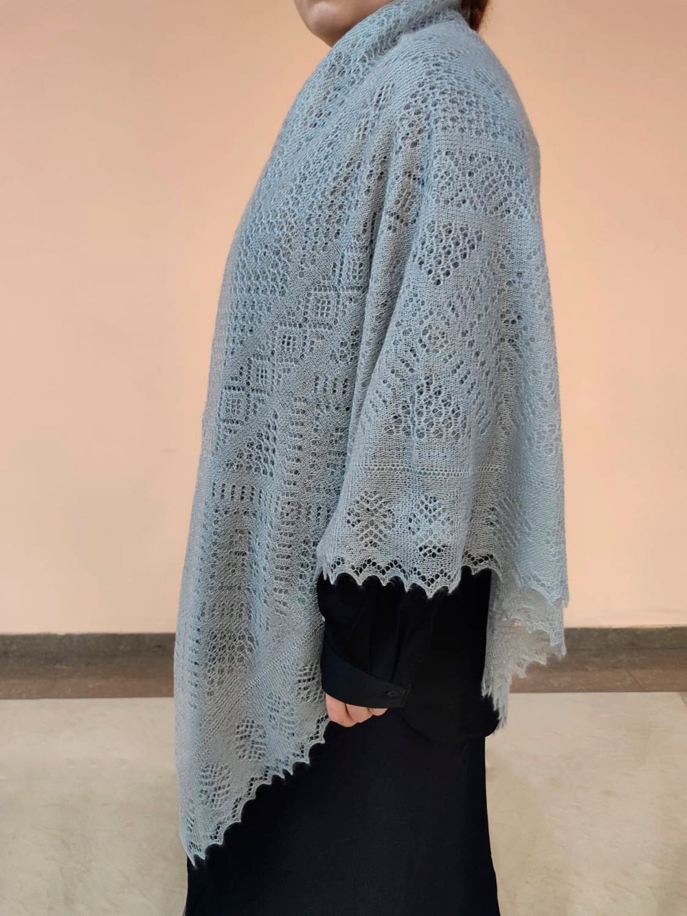 Оренбургский пуховый платок с шелком АШ150-03 серый