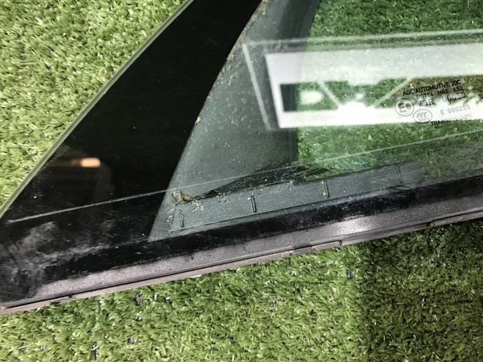 Форточка двери передняя левая Porsche Macan (2014-н.в.)