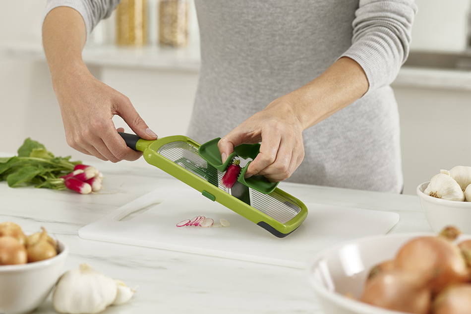 Терка с держателем для продуктов Mandoline зеленая, Joseph Joseph