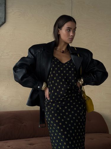 Черный костюм с принтом