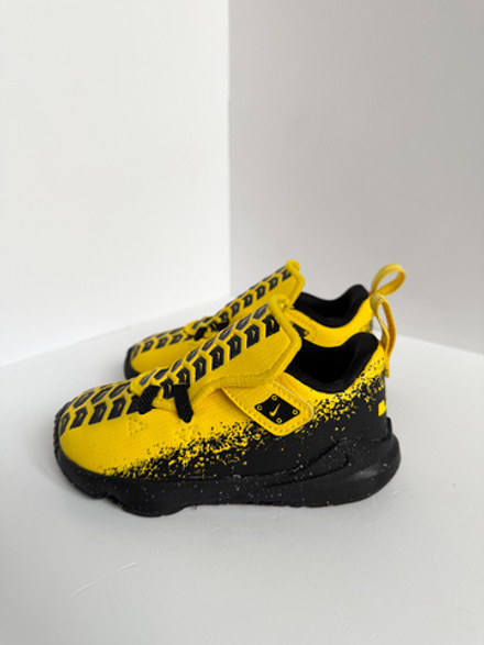 Новые кроссовки Nike, 23