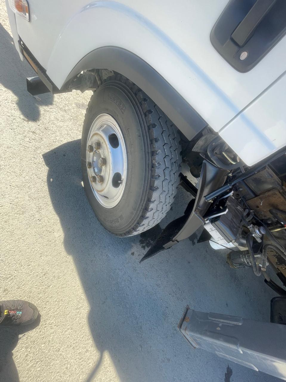 Isuzu ELF 12.0 (NQR) Бортовой с КМУ ELF (Дизельный, 5,2 л, 192 л.с., МТ)